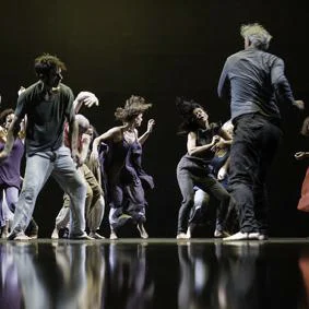 Eine Gruppe von Tänzern beim Rhythmus Chaos